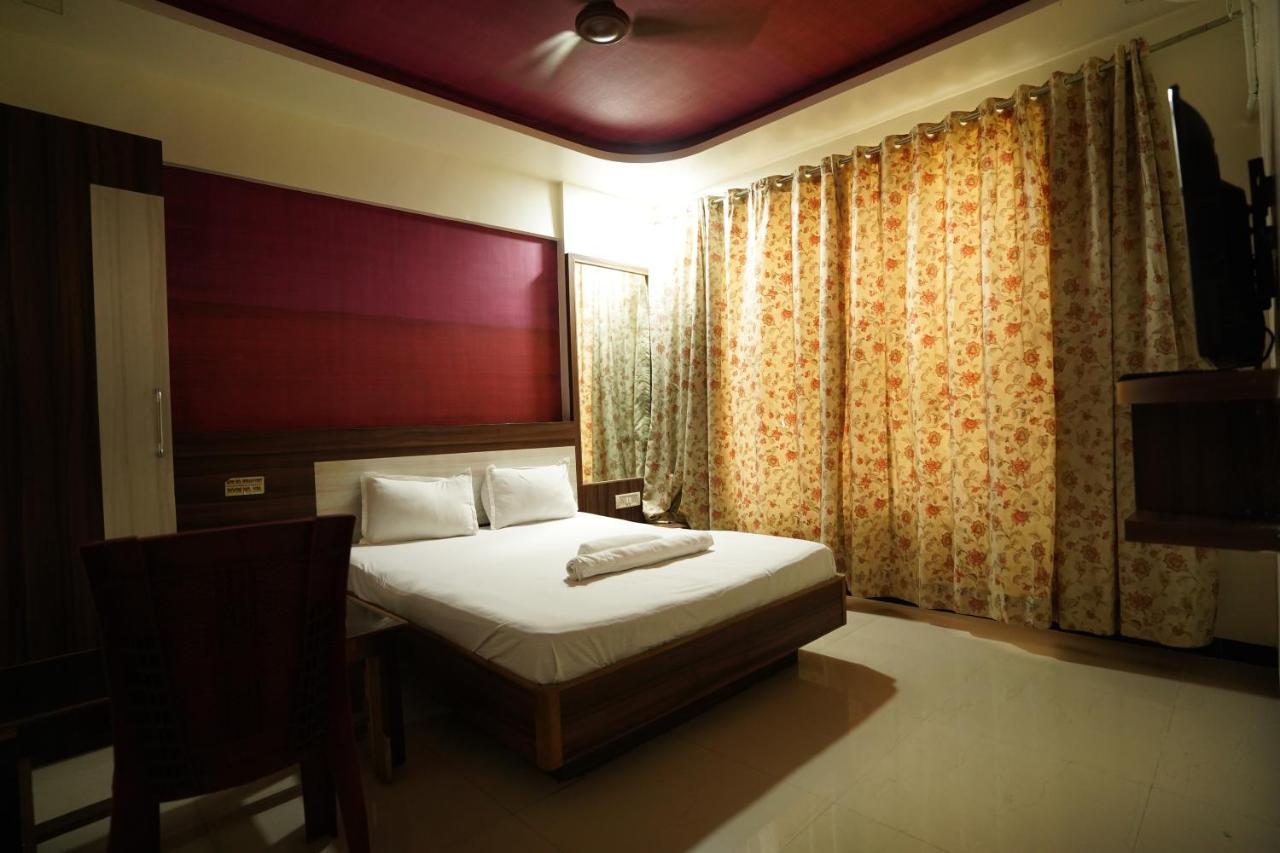 Hotel Sai Ganesh Lodging & Boarding By Wb Inn Titwala Kültér fotó