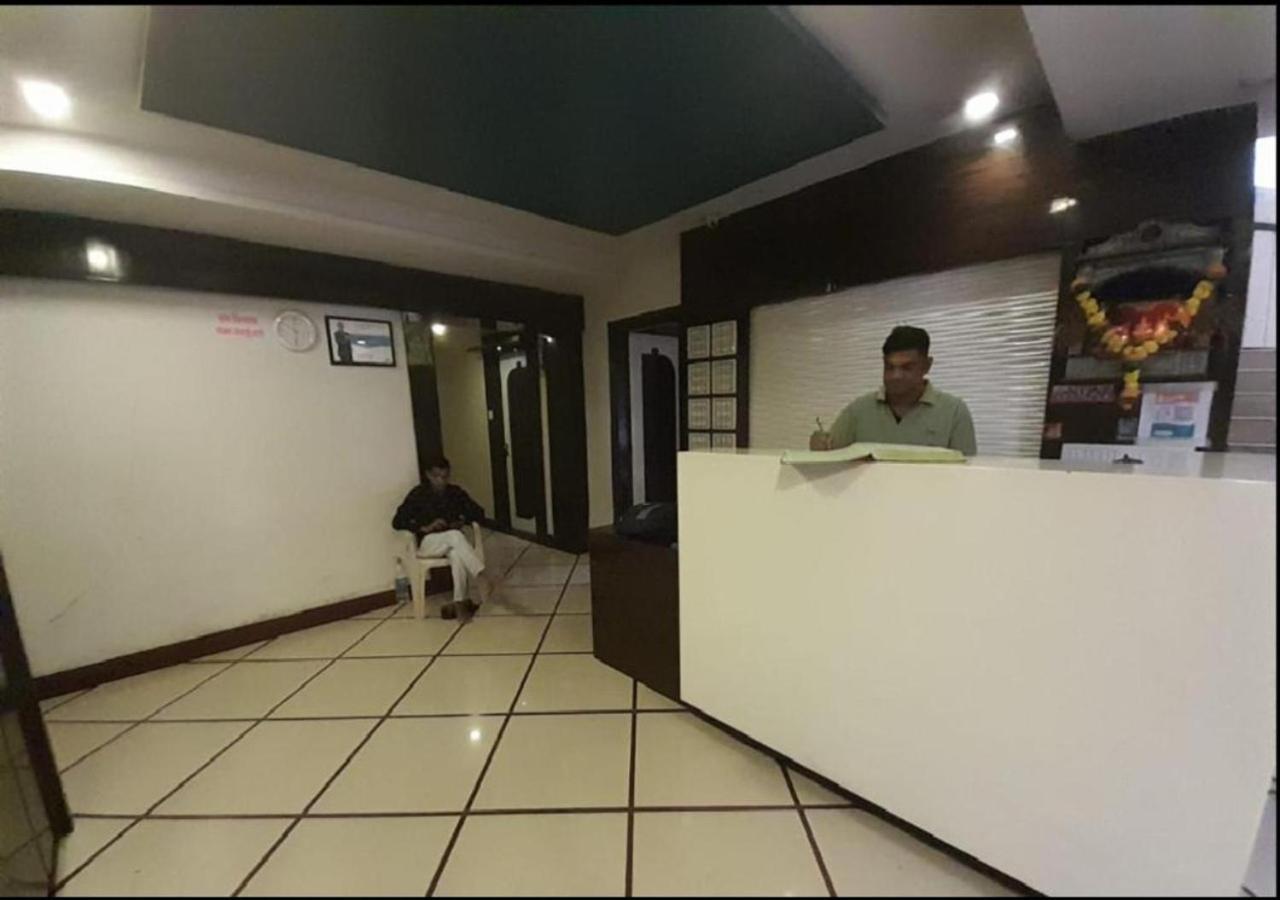 Hotel Sai Ganesh Lodging & Boarding By Wb Inn Titwala Kültér fotó