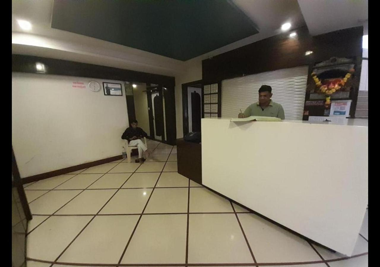 Hotel Sai Ganesh Lodging & Boarding By Wb Inn Titwala Kültér fotó