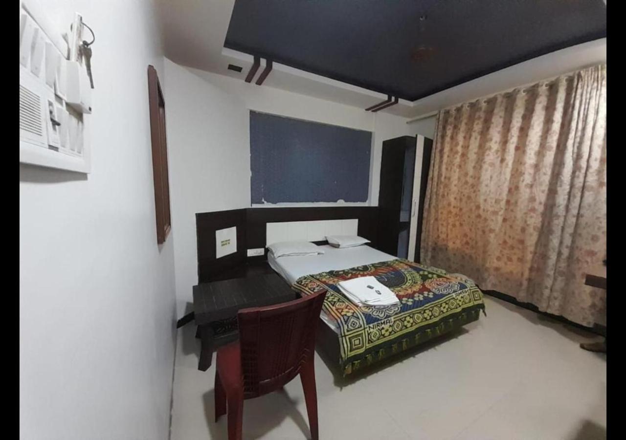 Hotel Sai Ganesh Lodging & Boarding By Wb Inn Titwala Kültér fotó